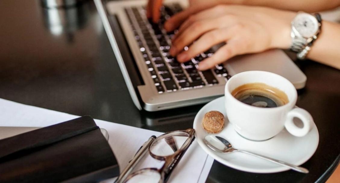 Participanți la seminar despre ascultare activă